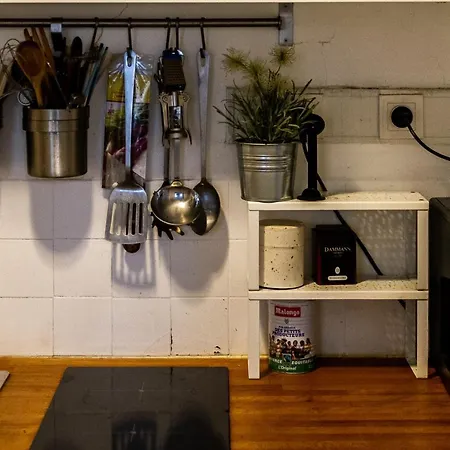 Charming Near Les Buttes-chaumont Paris