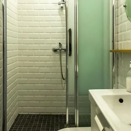 Charming Near Les Buttes-chaumont * Paris